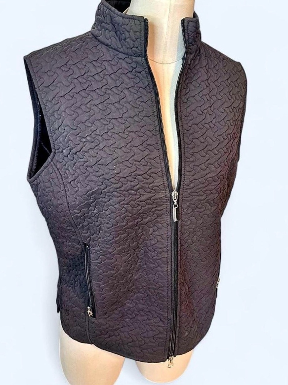 Robert Kitchen Quilted Zip-Front Vest - Black snap details on sides zip pockets